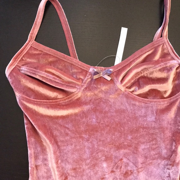 ASOS DESIGN cami body with cup detail in velvet - Picture 5 of 8